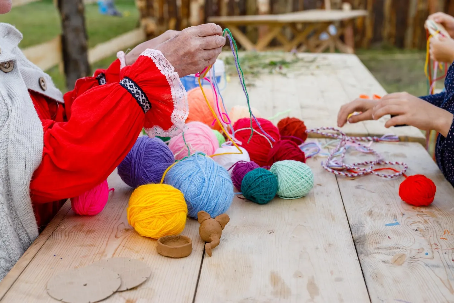Le renouveau du tricot urbain : art ou vandalisme ?