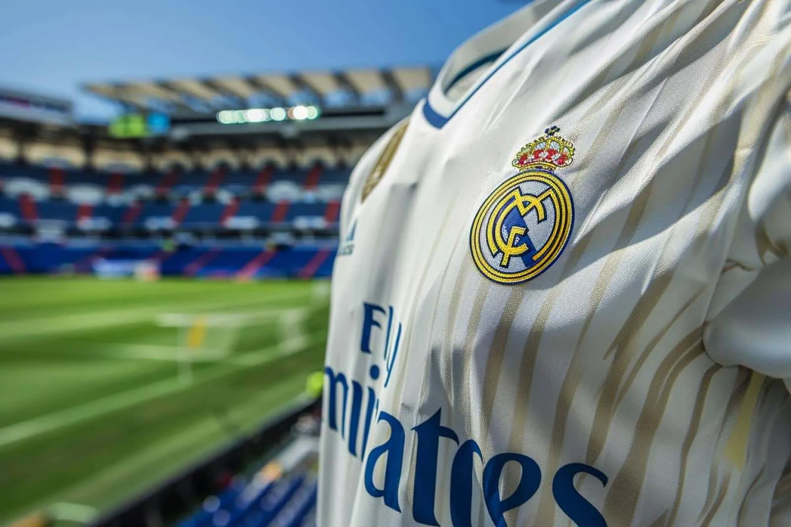 Le lien entre le maillot du Real Madrid et l’immobilier sportif